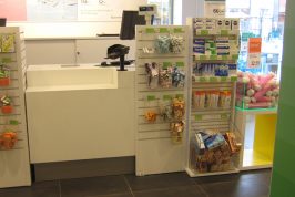 Reception desk in Corian®Solid Surface